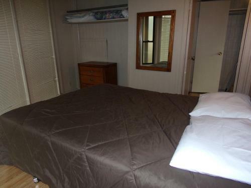 Lake Myers Lakeside Villa 16