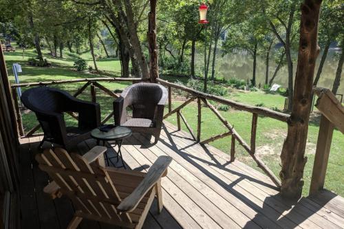 Cool Water Retreat On The White River