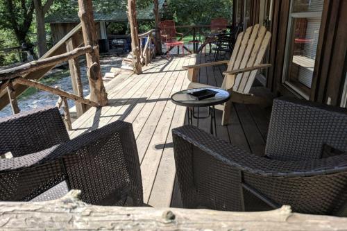Cool Water Retreat On The White River