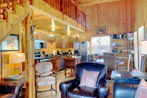 Cool Water Retreat On The White River