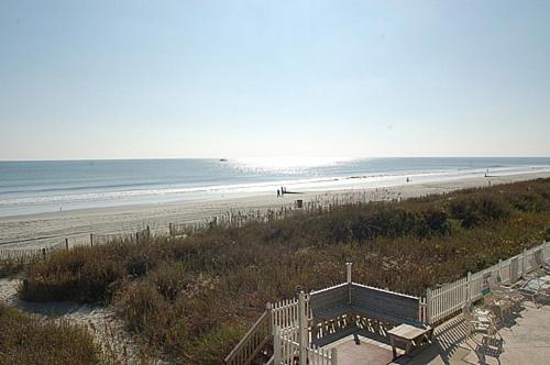 Apartamento 1068-104 Crescent Beach Villas Condo