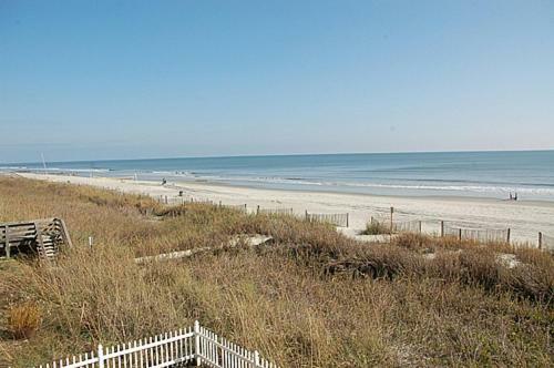 Apartamento 1068-104 Crescent Beach Villas Condo
