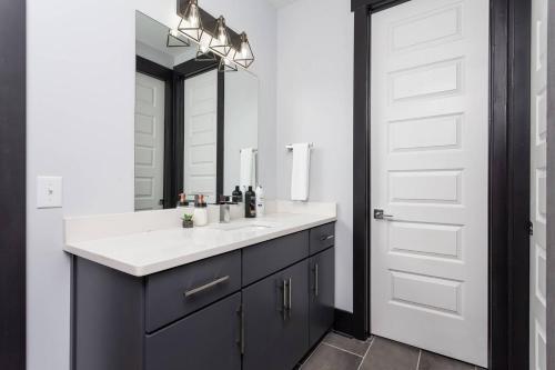Four-bedroom Four-bath West End Townhouse
