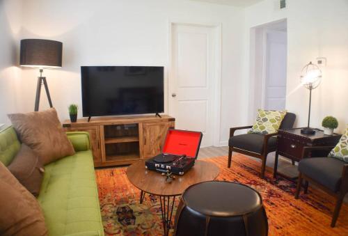 Eight-bedroom Apartment F