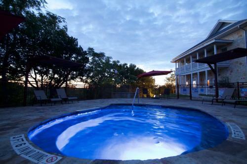 Gruene River Hotel & Retreat