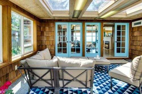 Agate Beach Oceanfront Lodge