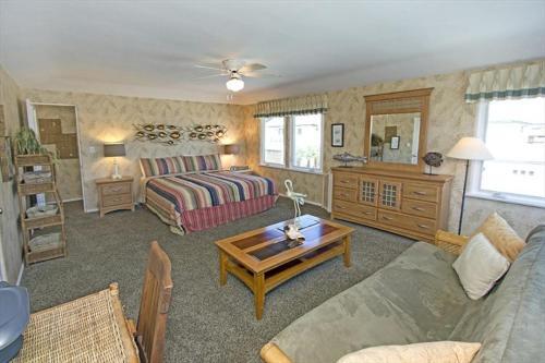 1101 W Bay Ave (68215)