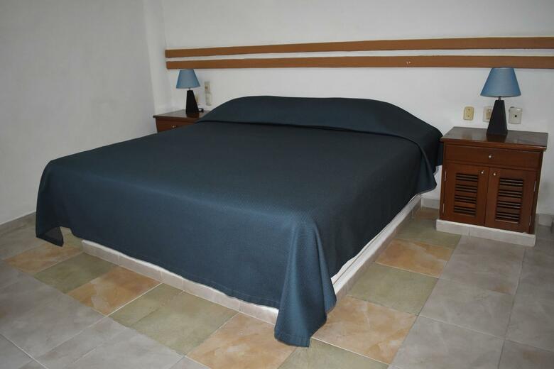 Hotel Plaza Almendros
