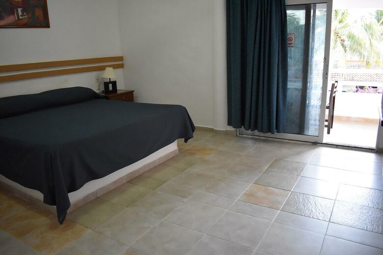 Hotel Plaza Almendros