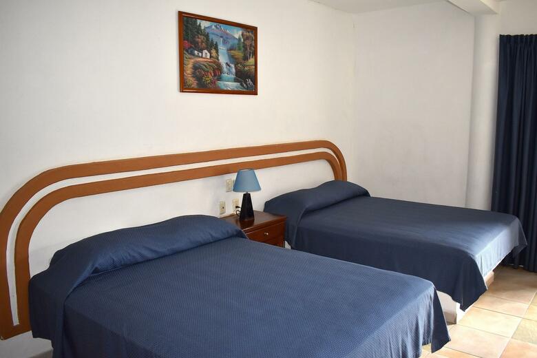 Hotel Plaza Almendros