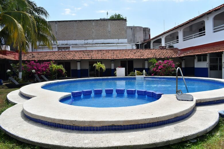 Hotel Plaza Almendros