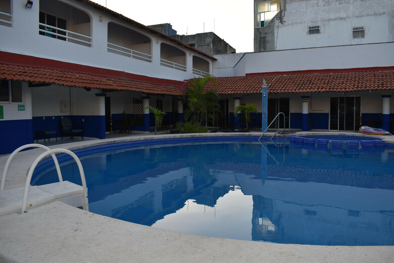 Hotel Plaza Almendros