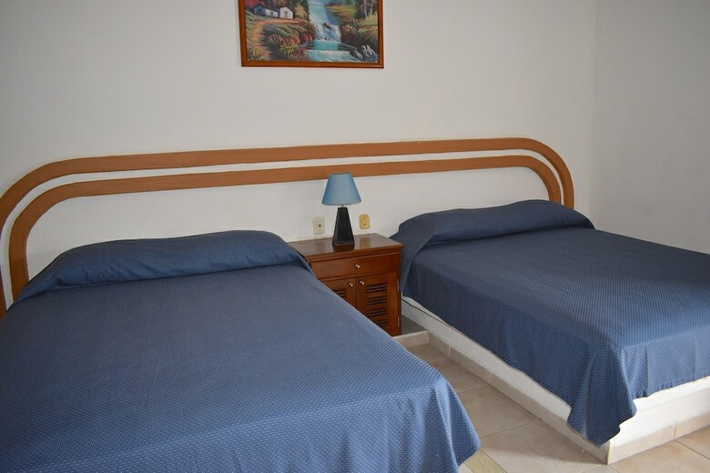 Hotel Plaza Almendros