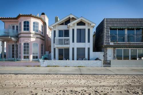 3112 W Ocean Front A (68189)