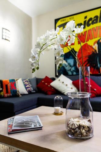 Prime Soho Apartment With Private Backyard