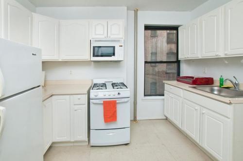 335 East Apartment #232477 Apts