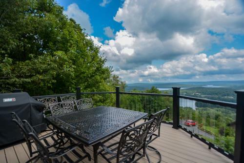 La Bella Vita Five-bedroom Holiday Home
