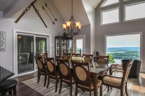La Bella Vita Five-bedroom Holiday Home