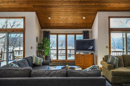 Solar Delight Five-bedroom Holiday Home