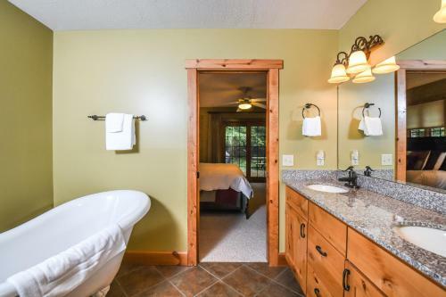 Bears Lair Four-bedroom Holiday Home