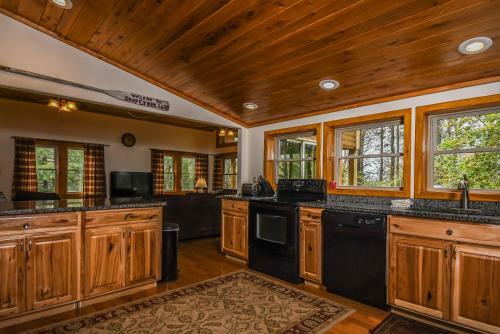 Happy Trails Three-bedroom Holiday Home
