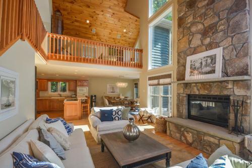 Heavenly Grove Five-bedroom Holiday Home