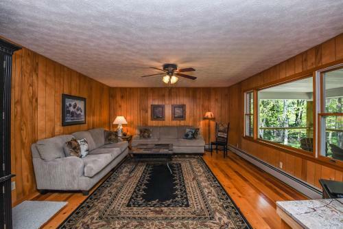 Fish Inn Four-bedroom Holiday Home