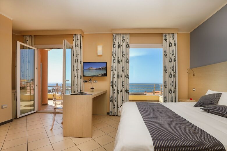Janus Hotel