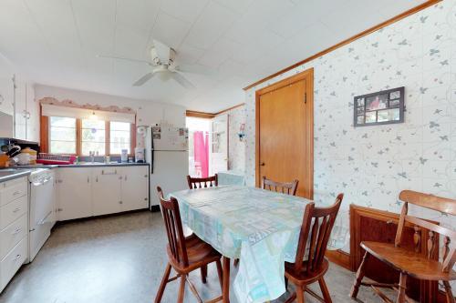 Pineapple Cottage By The Sea
