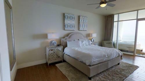 Turquoise Place C1504