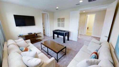 Six Bedrooms With Private Pool (1744)
