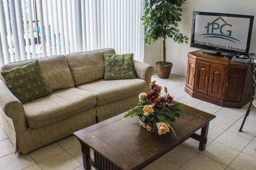 Neil's Windsor Hills Townhouse - Three Bedroom Home