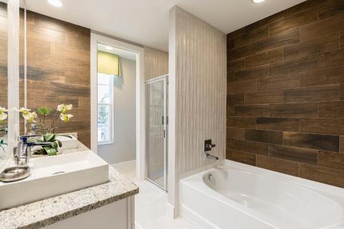 Summerville Resort Five Bedroom Townhome Sv109