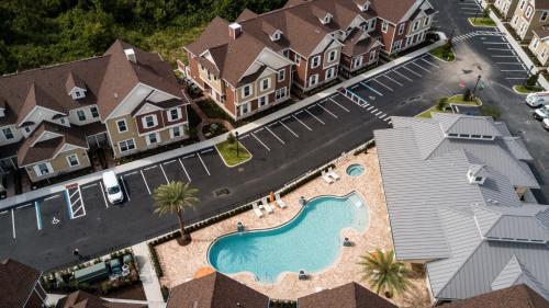 Summerville Resort Five Bedroom Townhome Sv109