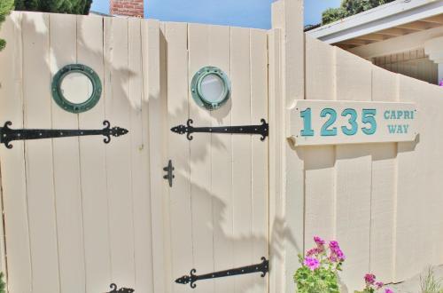 1235c - 491349 Capri Beach Retreat