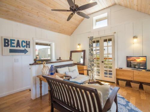 3860o - 610855 Hollywood Beach Shack