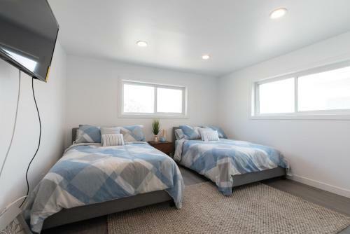 Ocean Front Brand New Modern Luxurious Beach House