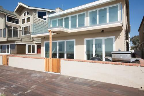 Ocean Front Brand New Modern Luxurious Beach House