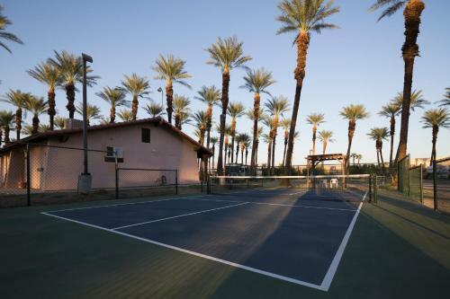 Palm Springs Camping Resort Cabin 5