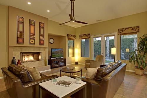 Desert Escape-pool-4br/2.5ba