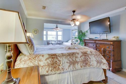 The Inn At St. Thomas Square #1208a