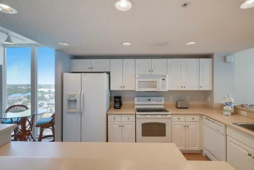 Apartamento Majestic Beach Resort By Book That Condo