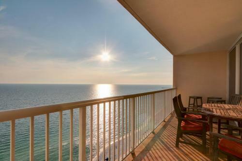 Apartamento Majestic Beach Resort By Book That Condo