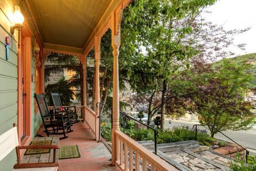 Abode At Heirloom House