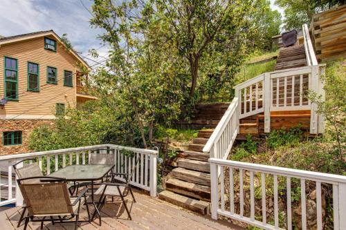 Ontario Park City Bungalow Cabin