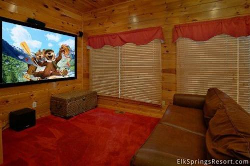 A Mountain View Theater Lodge Holiday Home