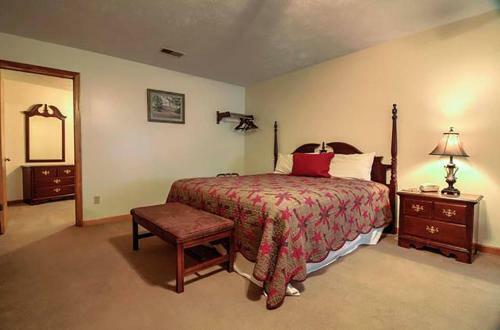 Motel Bear Camp By The Night