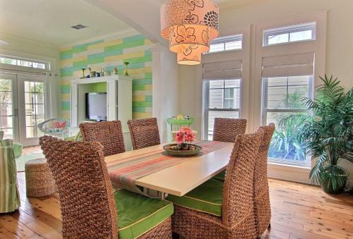 Cinnamon Shore- Happy House 146 Be