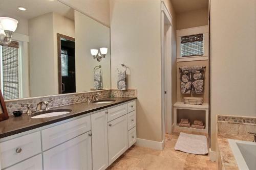 Cinnamon Shore- Sea Star 104 St