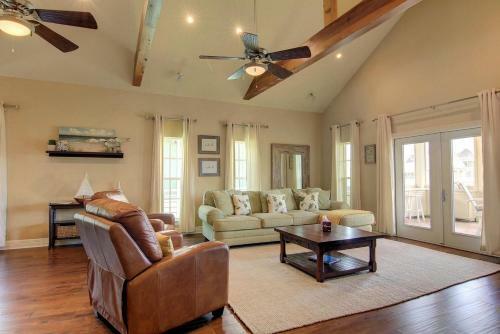 Cinnamon Shore- The Sunflower 163 Be